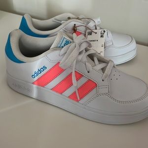Adidas tennis sneaker